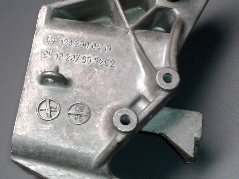 Lagerbock Pedalanlage W201 W124 R129 A1242900419 A1292900119 