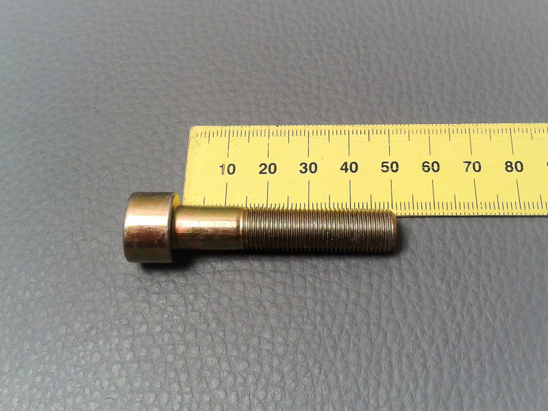 Schraube für Gelenkscheibe M10x1x50mm A1249903701 