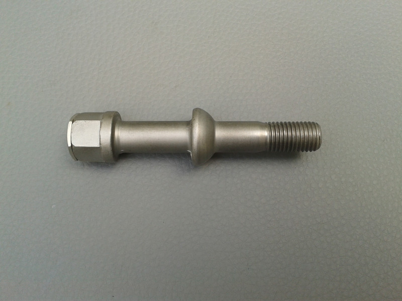 orig. Radschraube mit Edelstahlkappe, 95mm M12x40 Kugelbund, A1264000070