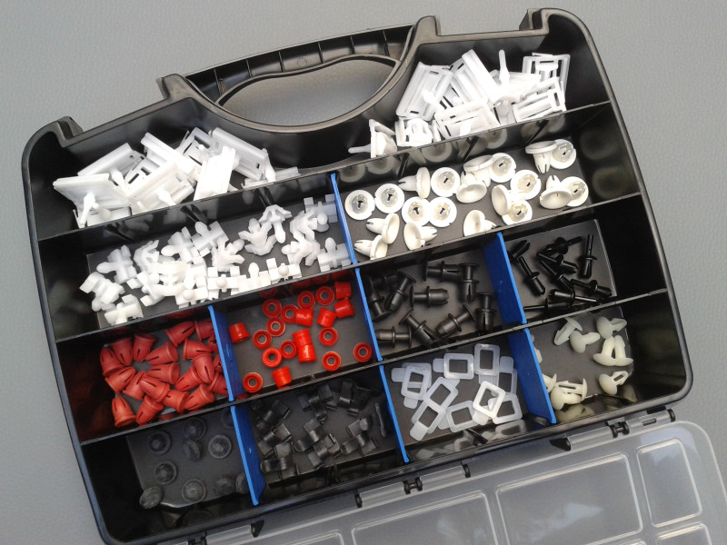 Klammern Clip Befestigung  A124 C124 CE 200CE 220CE 230CE 300CE 320CE 300CE-24