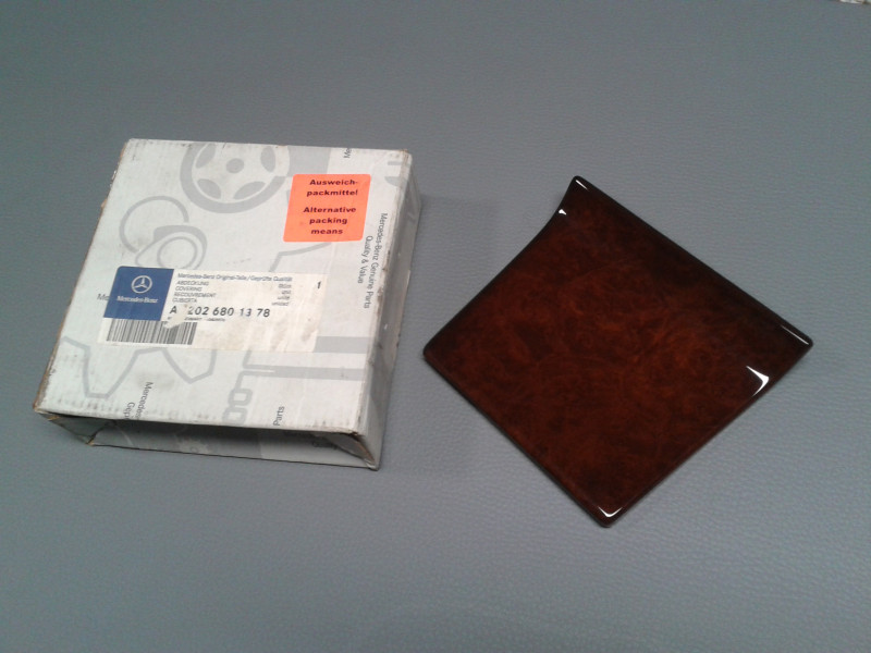 Deckel für Ablagefach Wurzelholz 955 C-Klasse W202 S202 A2026801378 Deckel für Ablagefach Wurzelholz 955 C-Klasse W202 S202 A2026801378