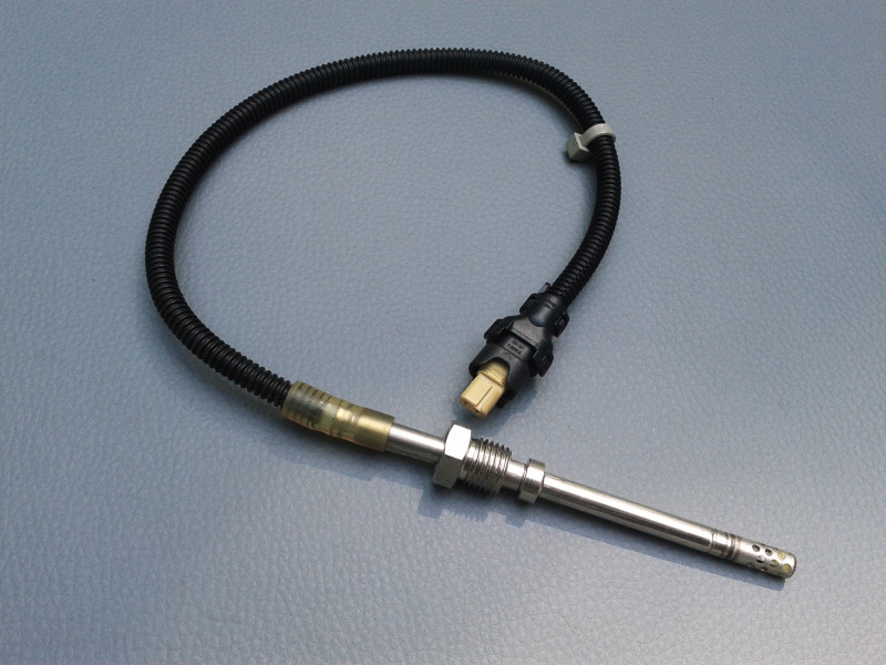 Temperatursensor Katalysator seitlich W205 W221 A0019052900 A0009059004