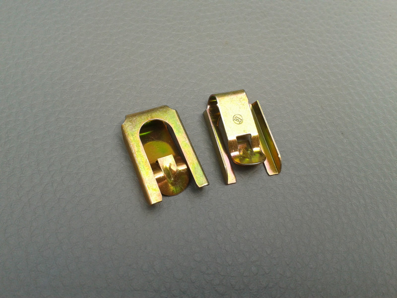 2x Klammer Scharnier an Motorhaube W126 A1269940060