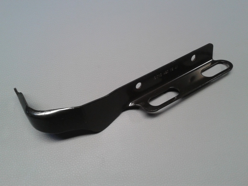 Halter Auspuff an Getriebe W202 W210 Automatik A2104921841