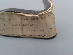 Haltebügel außen links für Stoßstange vorne W116 A1168850340