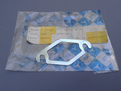 Unterlage Haubenverschluss Motorhaube W126 C126 A1268870196
