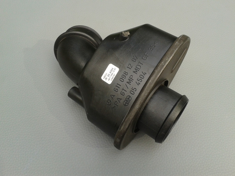 Ladeluftleitung Turbo an Krümmer C E 200 220 CDI W202 W210 A6110981207