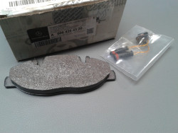 orig. Bremsbeläge vorne Vito W639 A0064204320 A6394200100
