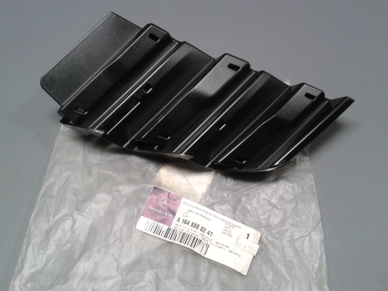 Abdeckung an Kühlergrill rechts M-Klasse W164 A1648880241 Abdeckung an Kühlergrill rechts M-Klasse W164 A1648880241