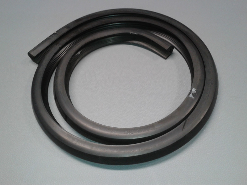 Gummilippe / Prallschiene Stoßstange vorne W114 W115 A1158850021 Gummilippe / Prallschiene Stoßstange vorne W114 W115 A1158850021