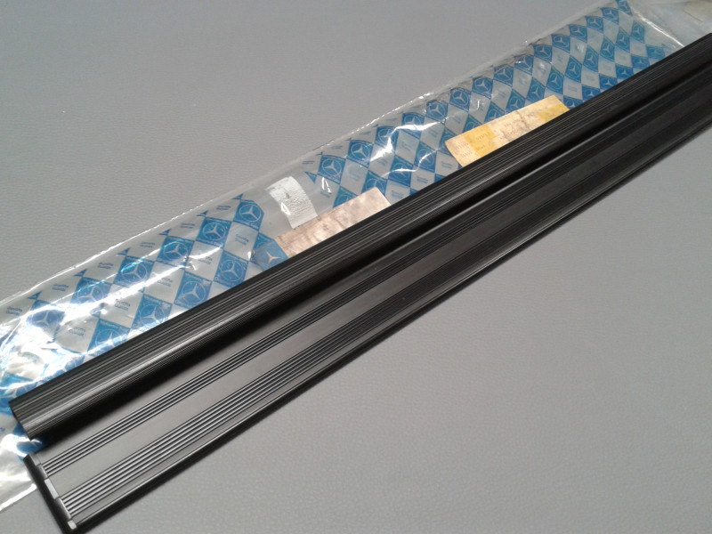 Einstiegsleiste vorne W124 / S124 1. Serie A1246800035 9051