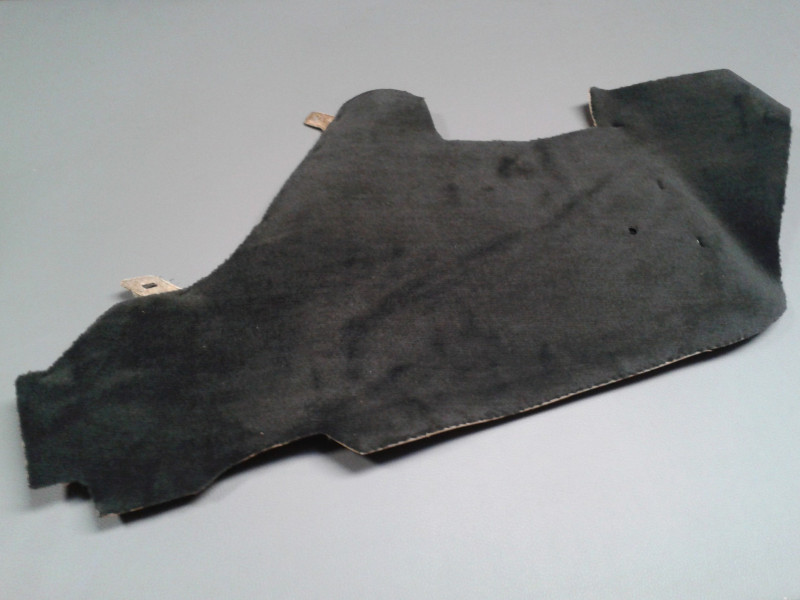 Belag / Teppich an Mittelkonsole rechts W124 / S124 1. Serie A1246800268 7145