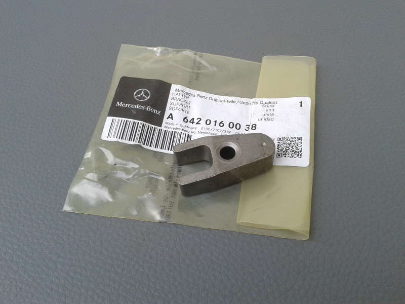 Halter Einspritzdüse / Injektor OM642 A6420160038