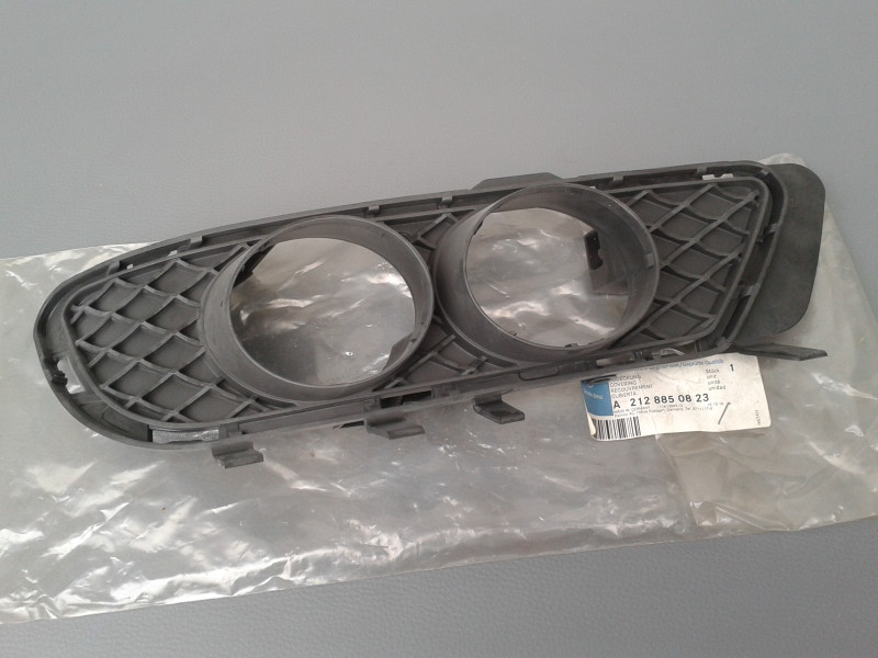 Abdeckung / Ziergitter links Stoßstange vo. E-Klasse W212 A2128850823