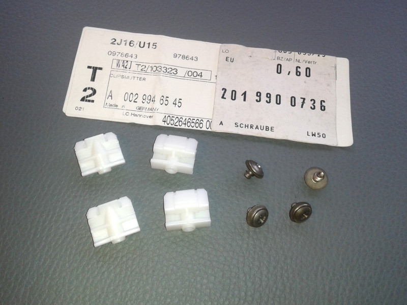 4x Clip & Schraube Beplankung an Tür unten W201, W124 / S124 A0029946545