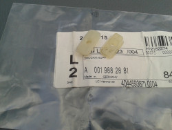 2x Clip / Tülle Beplankung an Tür W126 SE SEL SEC 2. Serie ab ´85 A0019882881