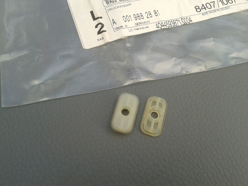 2x Clip / Tülle Beplankung an Tür W126 SE SEL SEC 2. Serie ab ´85 A0019882881