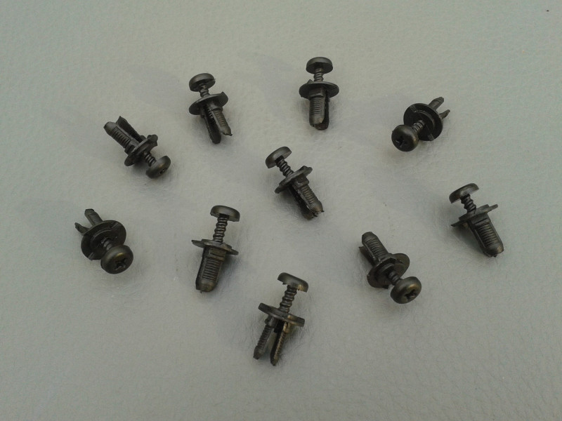 10x Spreizniet / Spreizdübel Kühlerverkleidung R107 W201 W124 A124 A0009904492