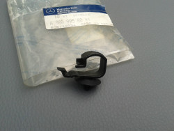 Schelle / Leitungshalter M104 M119 W124 R129 W140 A0009958044