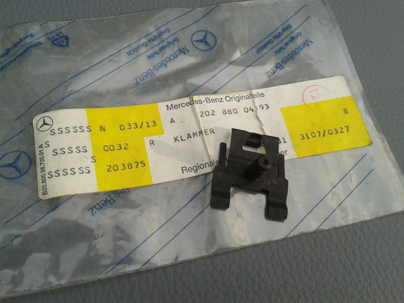 Klammer für Chromleisten hi. seitlich 955 C-Klasse W202 A2028800493