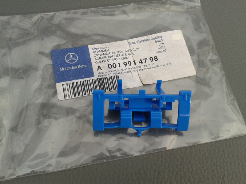 Klammer für Wasserabweiser Dachleisten CLA W117 A0019914798