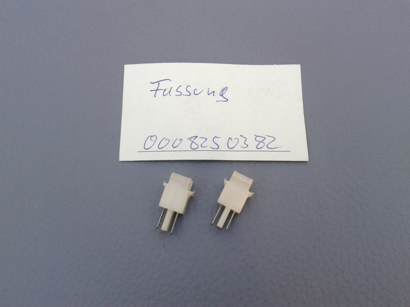 2x Lampenfassung eckig R107 W126 W124 W201 R129 A0008250382