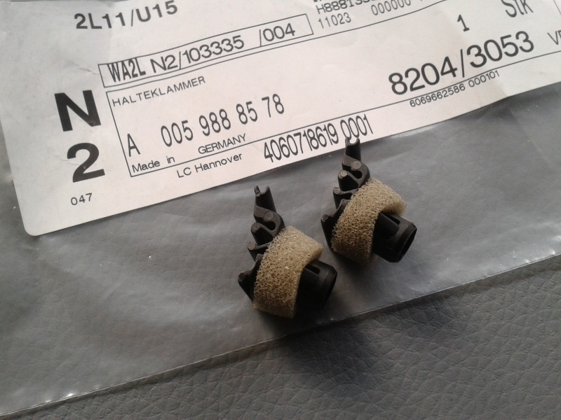 2x Clip / Halteklammer Abdeckung an C-Säule W124 A0059888578