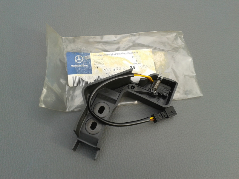Konsole mit Mikroschalter für Rollo rechts CLK Cabrio W208 A2086900234 9B51