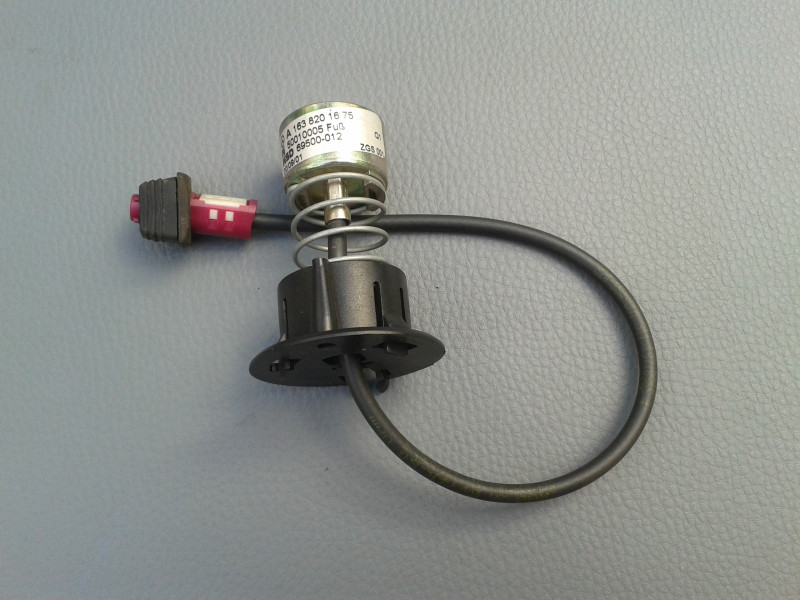 Antenne / Dachantenne Telefon M-Klasse ML W163 A1638201675