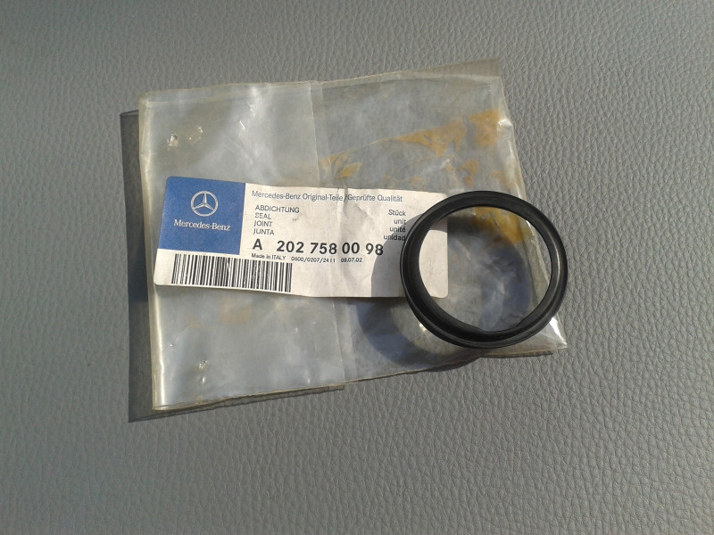 Rosette / Dichtung zwischen Schloss und Heckdeckel R170 W202 W210 A2027580098