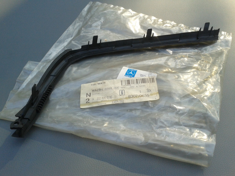 Dichtung für Scheinwerfer rechts C-Klasse W202 A2028261280