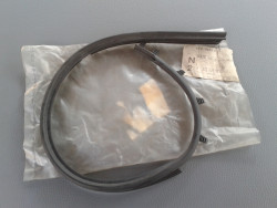 Dichtung für Blende unter Scheinwerfer rechts C-Klasse W202 A2028261880