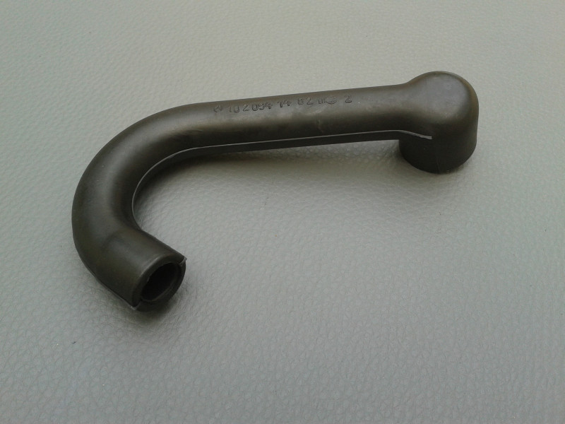 Schlauch Ventildeckel an Luftfilter W123 W124 200 / 200T A1020941482