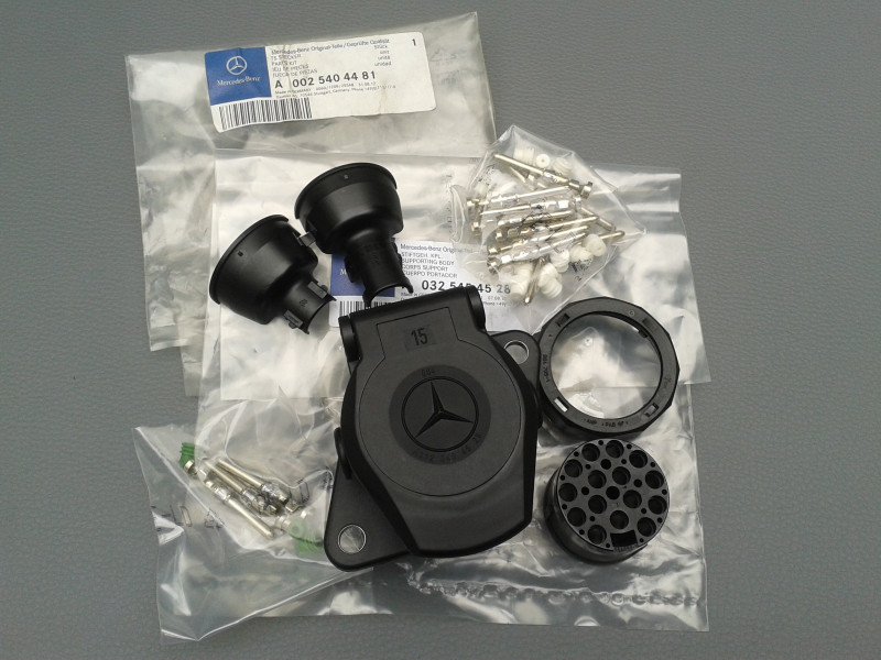 Anhängersteckdose 15-polig 24V Actros Atego Axor Unimog A0025404481 Neu