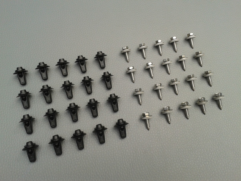 40x Dübel / Kombischraube für Schwellerverkleidung W124 R129 W140 A0009885225 A1249900801
